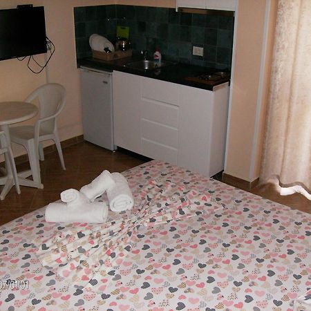 ホテル Amras House ドゥラス エクステリア 写真