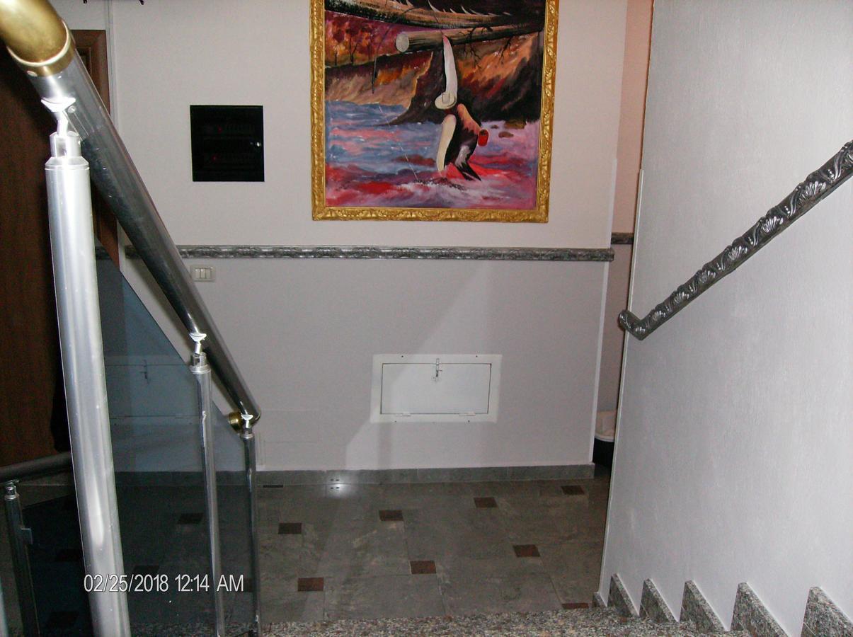 ホテル Amras House ドゥラス エクステリア 写真